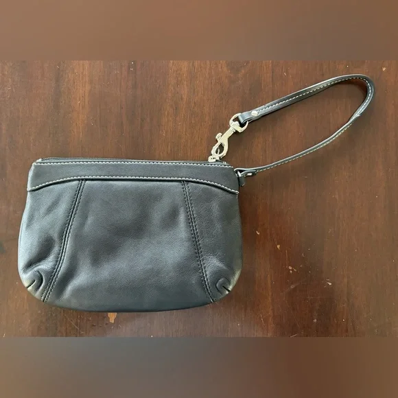 Coach | Black | Pleated Leather | Wristlet |‎ Y2K - Picture 2 of 5